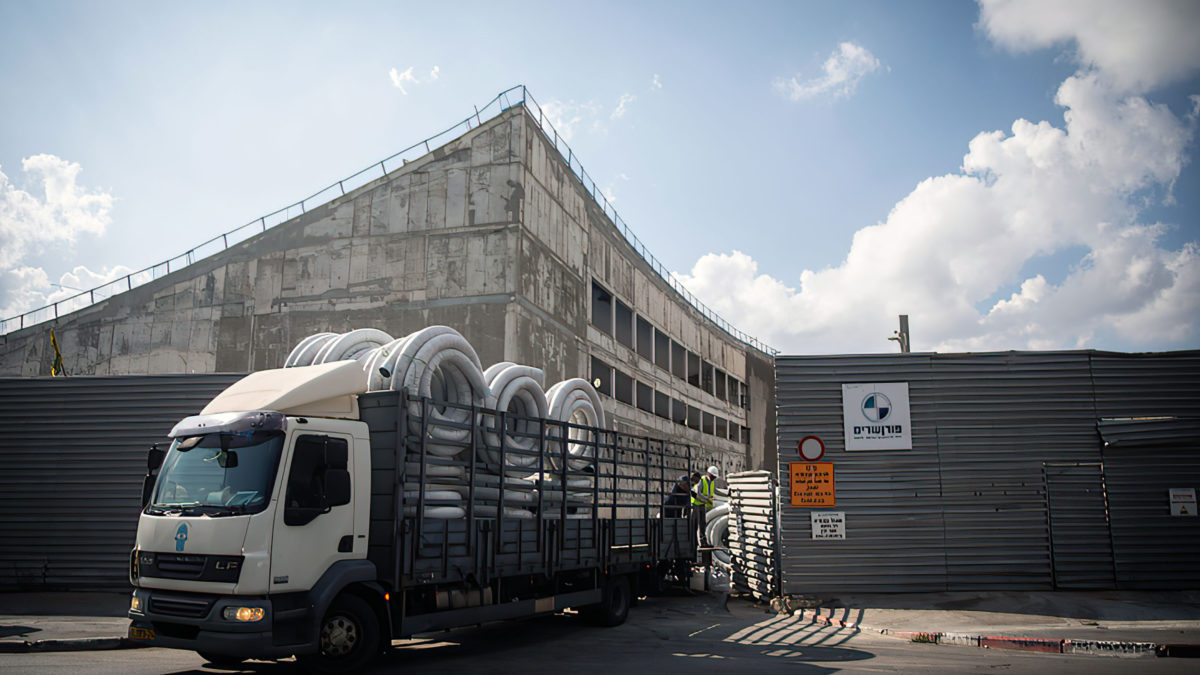 Obra de construcción de la nueva Biblioteca Nacional en Jerusalén el 11 de noviembre de 2020. (Hadas Parush/Flash90)