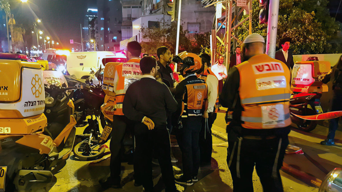 Un paramédico dice que el terrorista de Bnei Brak intentó dispararle, pero no pudo hacerlo