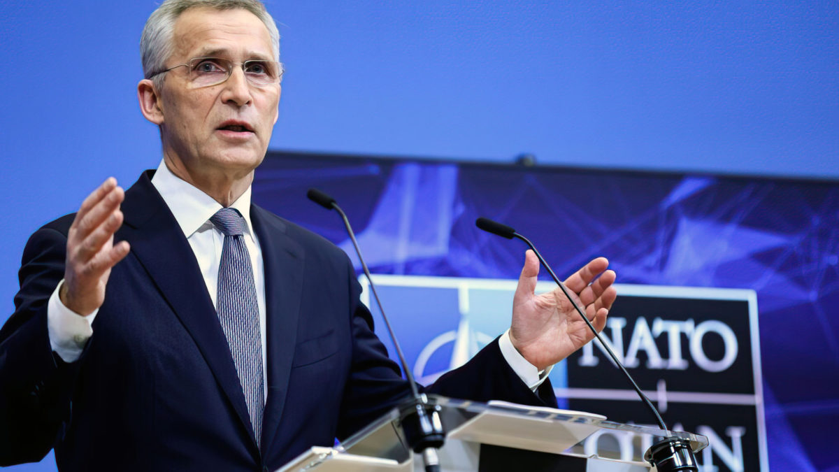 El secretario general de la OTAN, Jens Stoltenberg, habla durante una conferencia de prensa antes de la reunión de ministros de Defensa de la alianza, en la sede de la OTAN en Bruselas, el 15 de marzo de 2022. (Kenzo Tribouillard/AFP)