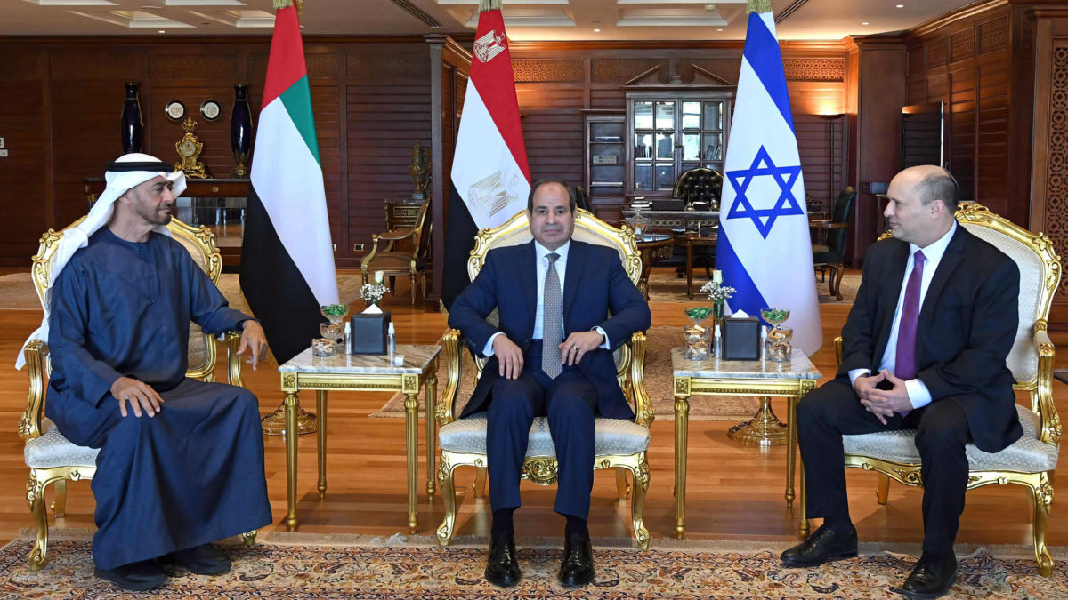 El primer ministro de Israel se reúne con el presidente de Egipto y el príncipe heredero de los EAU