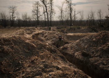 La promesa rusa de reducir el asalto a Kiev es recibida con escepticismo en EE. UU.