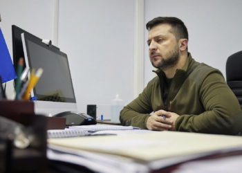 En su intervención en el Parlamento francés, Zelensky pide más ayuda militar