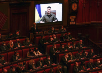 Zelensky ante el parlamento italiano dice que 117 niños murieron en la invasión rusa