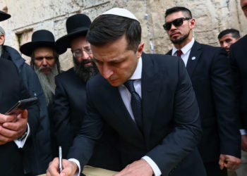 La prensa iraní calumnia a Zelensky con un artículo antisemita