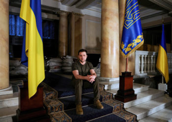 Zelensky revela desafiante que está en su oficina de Kiev: “no escondido”