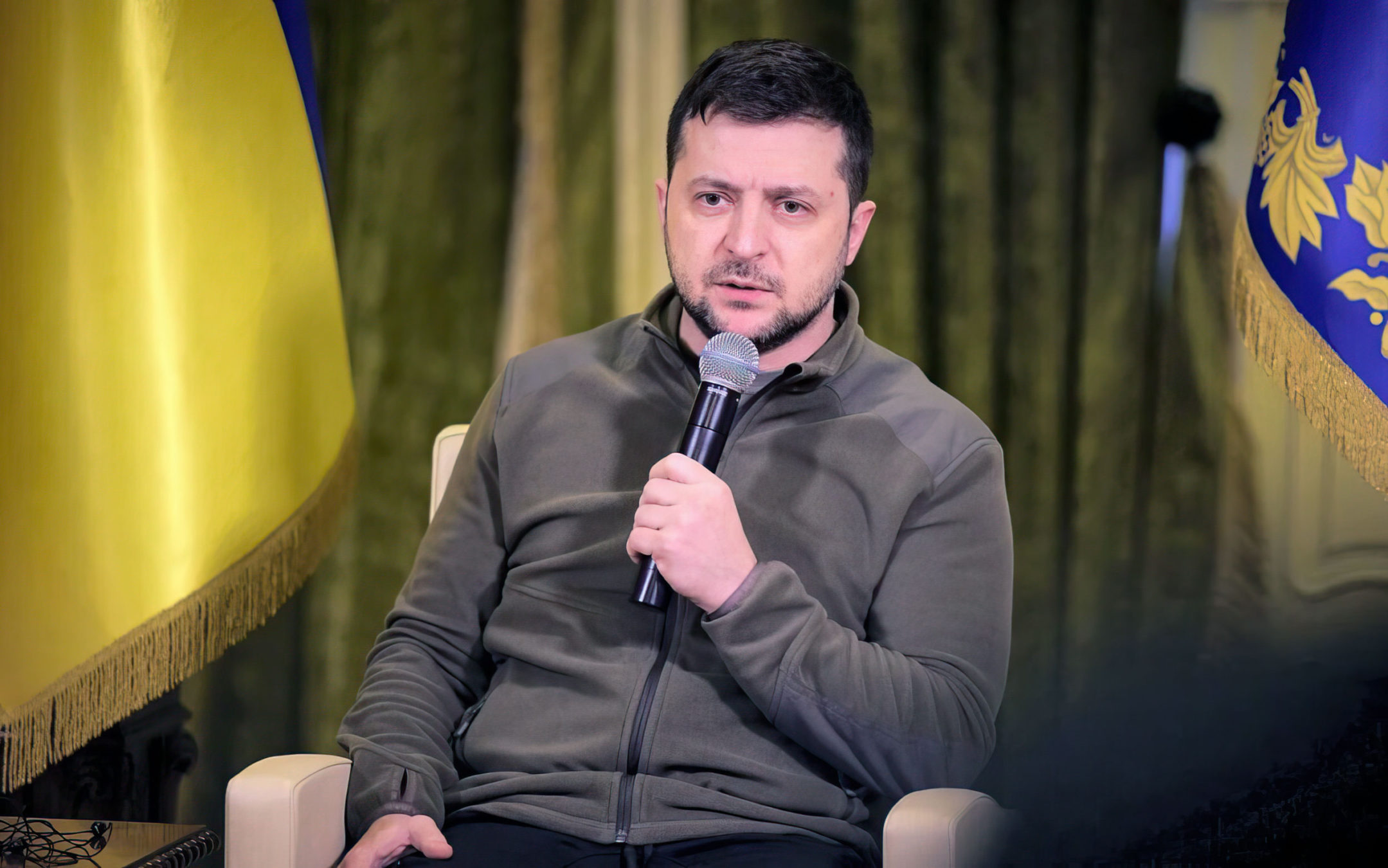 El presidente ucraniano Volodymyr Zelensky habla con los periodistas en Kiev, el 12 de marzo de 2022. (Oficina de Prensa de la Presidencia de Ucrania)