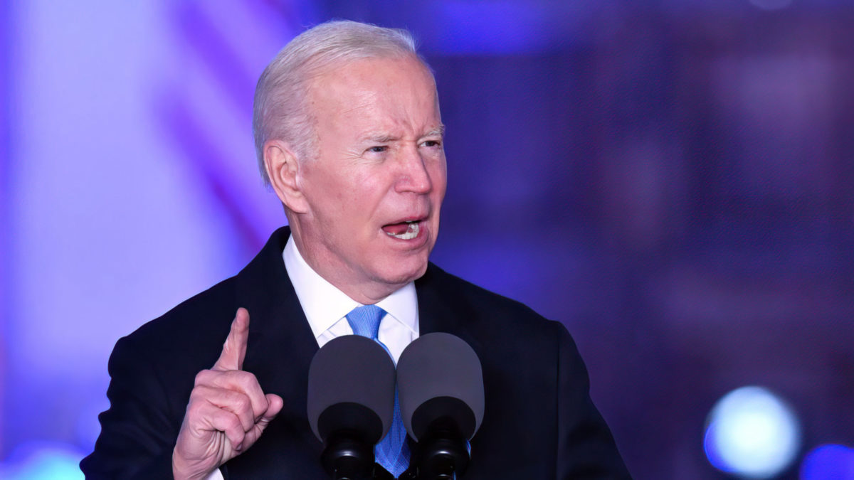 Biden dice que Putin “no puede seguir en el poder”