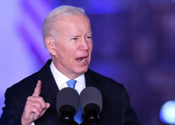 Biden dice que Putin “no puede seguir en el poder”