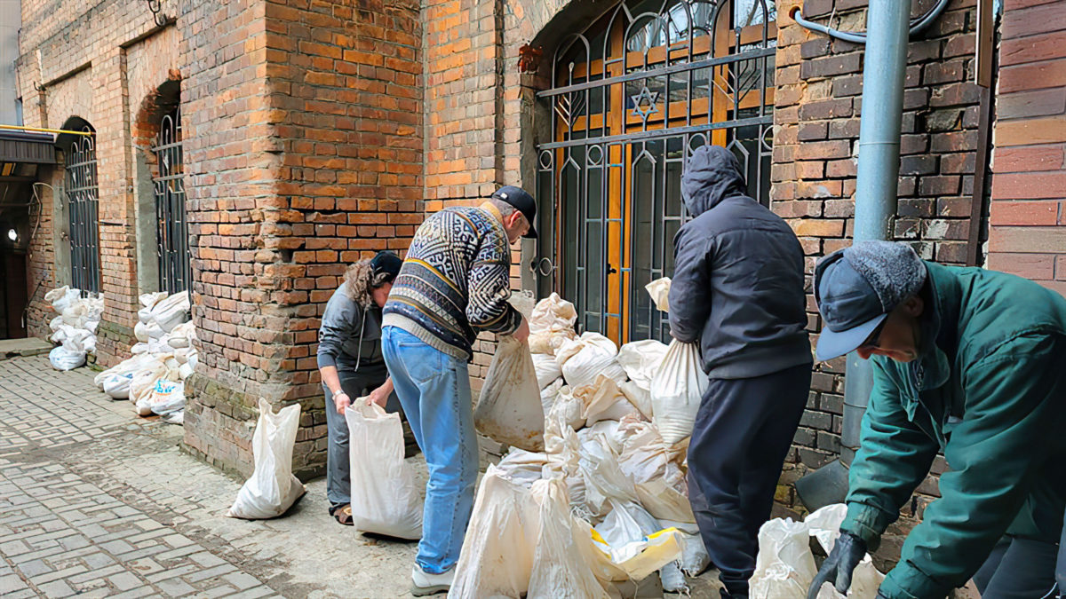 Las ventanas de la sinagoga de Kharkiv se rompen tras un atentado