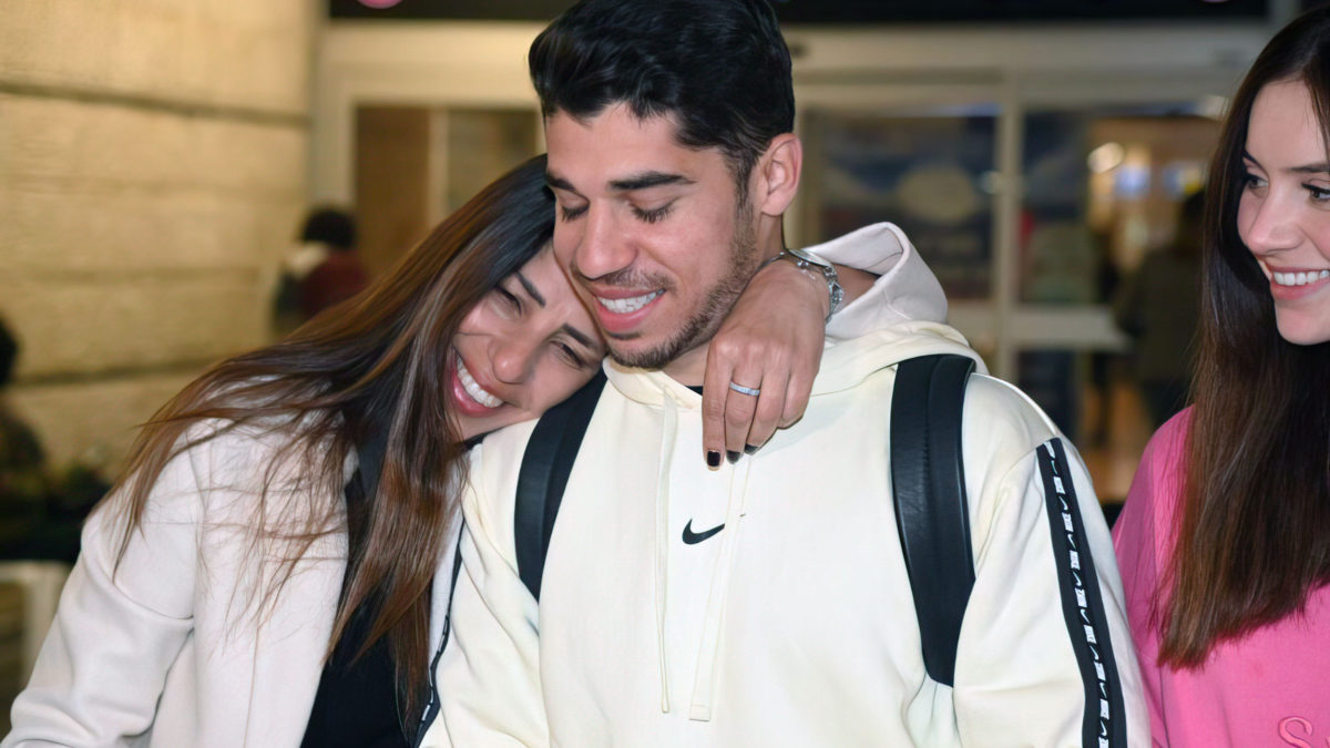 Estrella del fútbol israelí Manor Solomon relata su huida de Ucrania