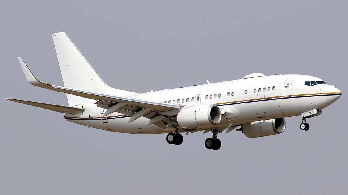 Canciller emiratí aterriza en la base aérea israelí antes de la Cumbre del Néguev