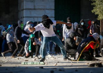 Musulmanes desatan la violencia en la reapertura del Monte del Templo a los judíos