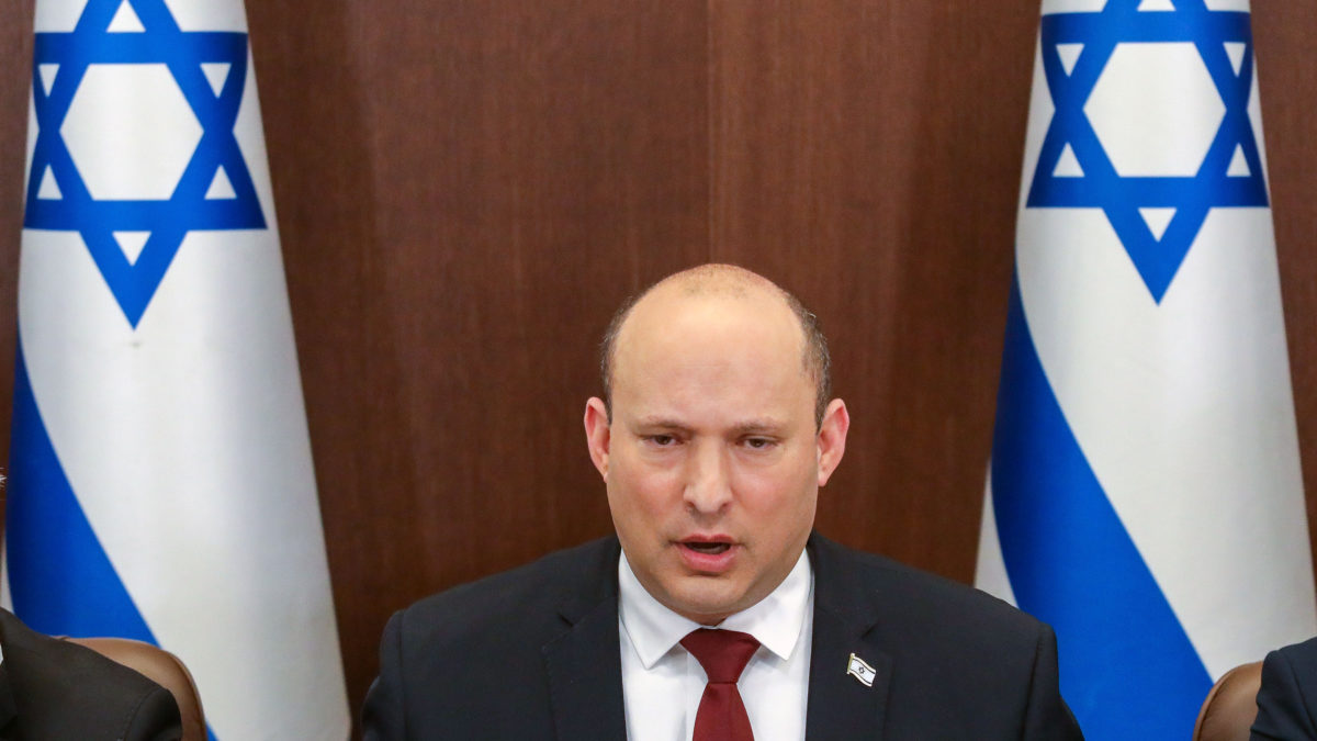 Bennett insinúa un ataque israelí contra la “fuente de terrorismo” que es Irán