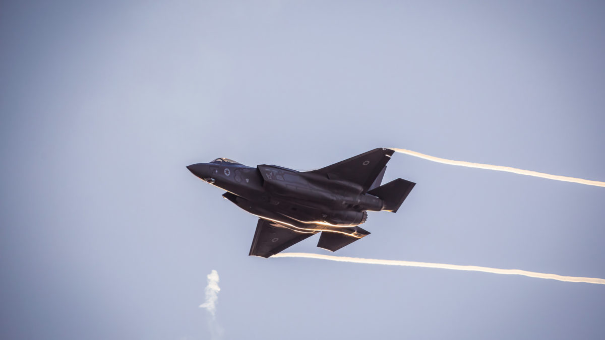 El jefe saliente de la fuerza aérea dice que Israel ya no tiene superioridad aérea ni libertad de acción sobre el Líbano