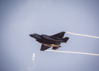 El jefe saliente de la fuerza aérea dice que Israel ya no tiene superioridad aérea ni libertad de acción sobre el Líbano