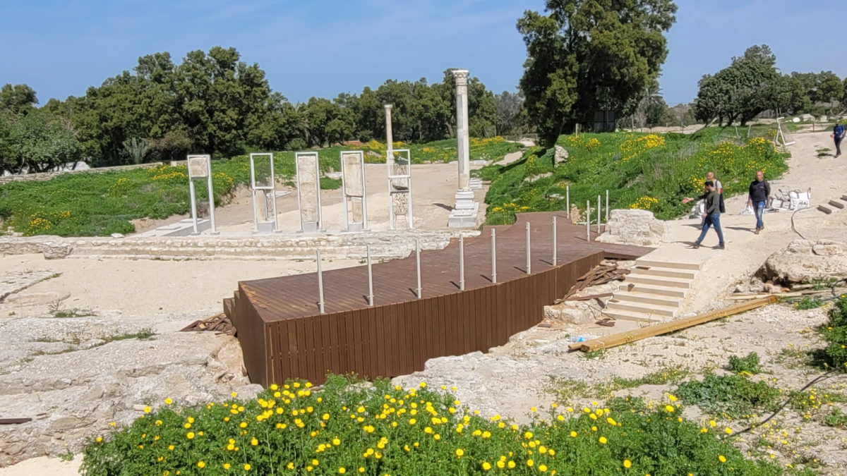 Ashkelon devuelve las columnas de la basílica romana a su sitio