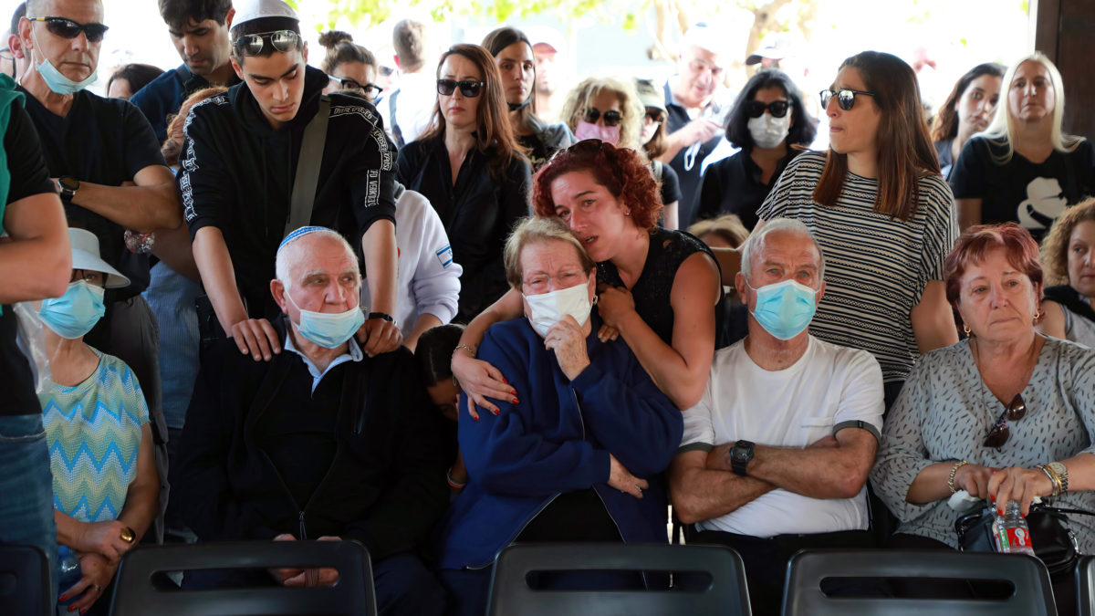 Eytam Magini, víctima del terrorismo, es enterrado en Kfar Saba