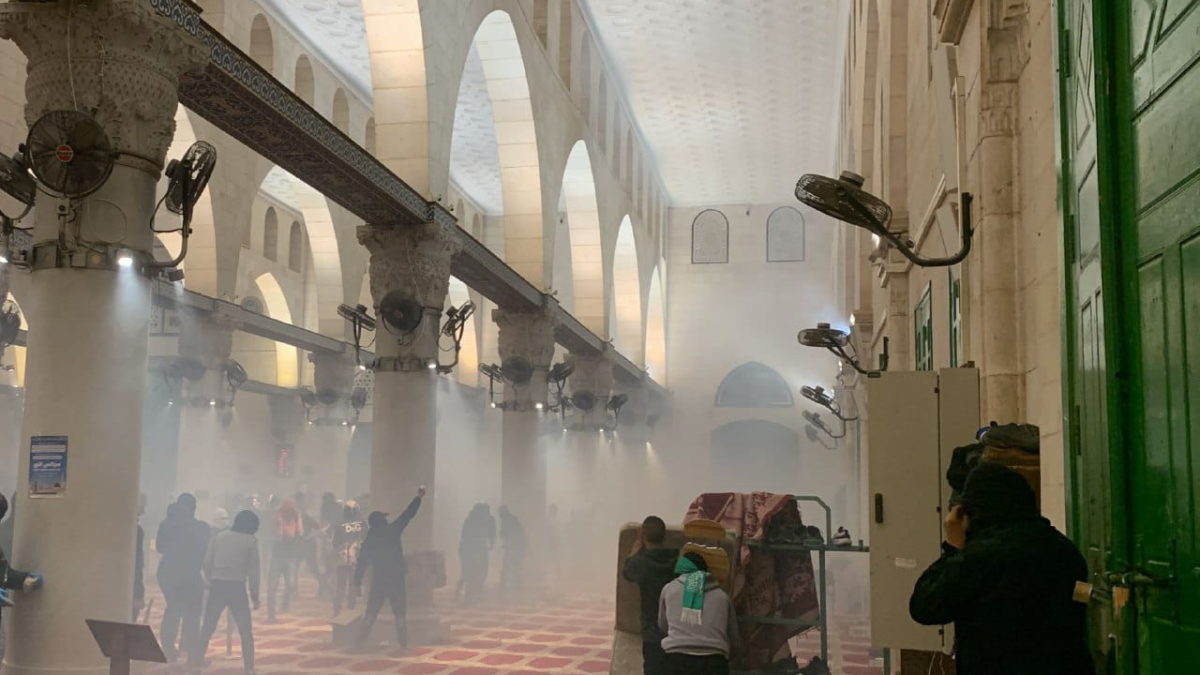 Musulmanes atacan con piedras a la policía en el Monte del Templo