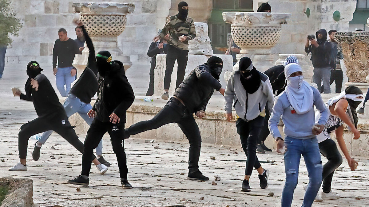 Musulmanes desatan la violencia en la reapertura del Monte del Templo a los judíos