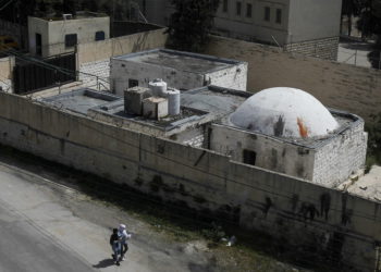 Vista del recinto de la Tumba de José, 10 de abril de 2022 (Nasser Ishtayeh/Flash90)