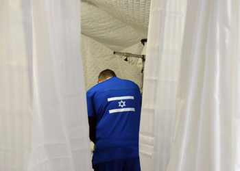 Primer bebé nacido en un hospital de campaña israelí en Ucrania