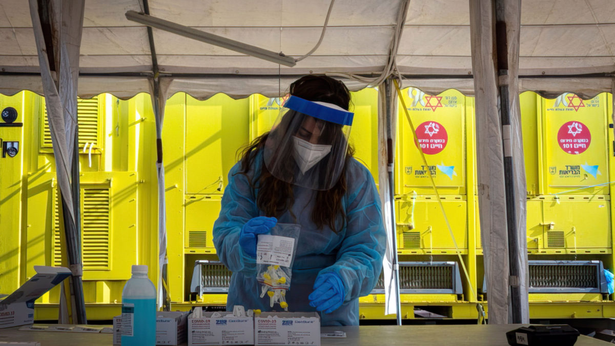 Casos graves de COVID descienden por debajo de 200 por primera vez en más de tres meses