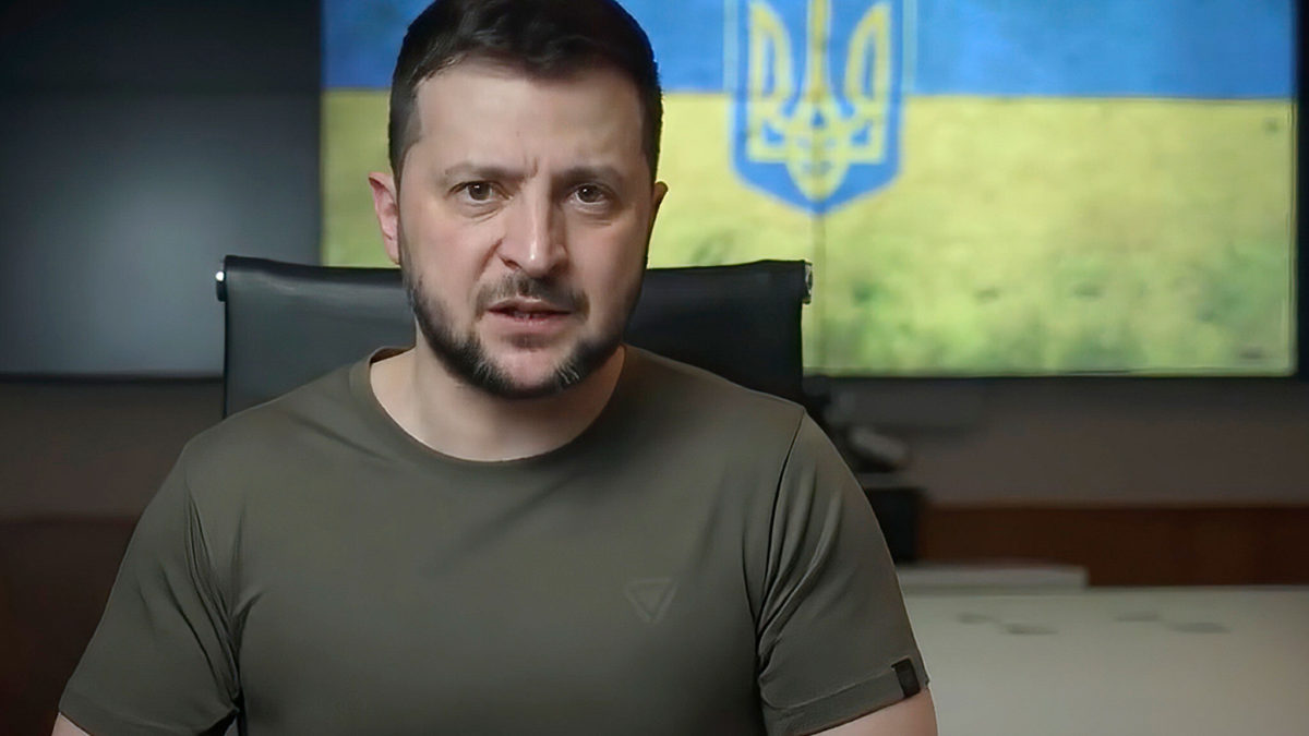 En esta imagen de video proporcionada por la Oficina de Prensa Presidencial de Ucrania, el presidente ucraniano Volodymyr Zelensky habla desde Kiev, Ucrania, el viernes 15 de abril de 2022. (Oficina de Prensa Presidencial de Ucrania vía AP)