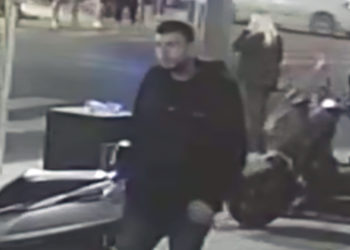 La policía publica una foto del sospechoso del atentado