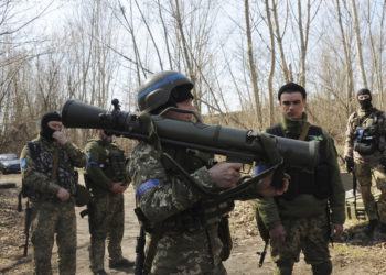 Ante las pruebas de las atrocidades, los países de la OTAN se movilizan para enviar más armas a Ucrania