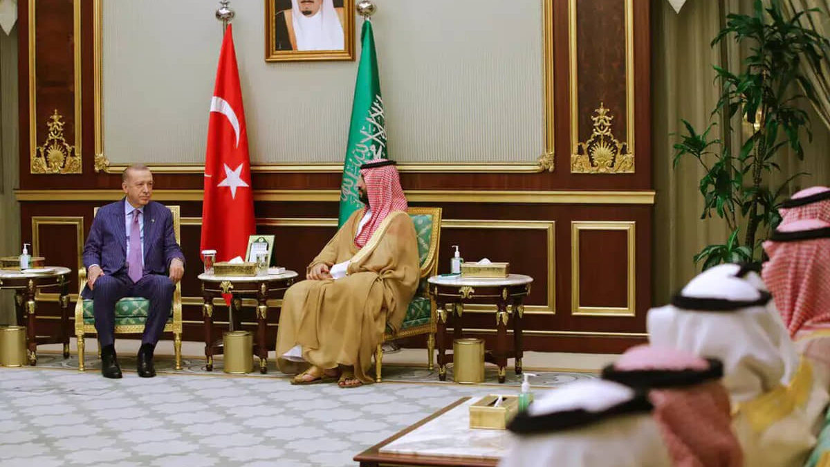 Erdogan visita Arabia Saudita con la esperanza de una nueva era en sus vínculos