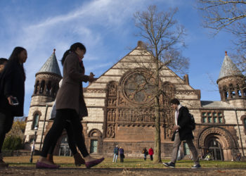 Las universidades de élite protegen a los agentes iraníes