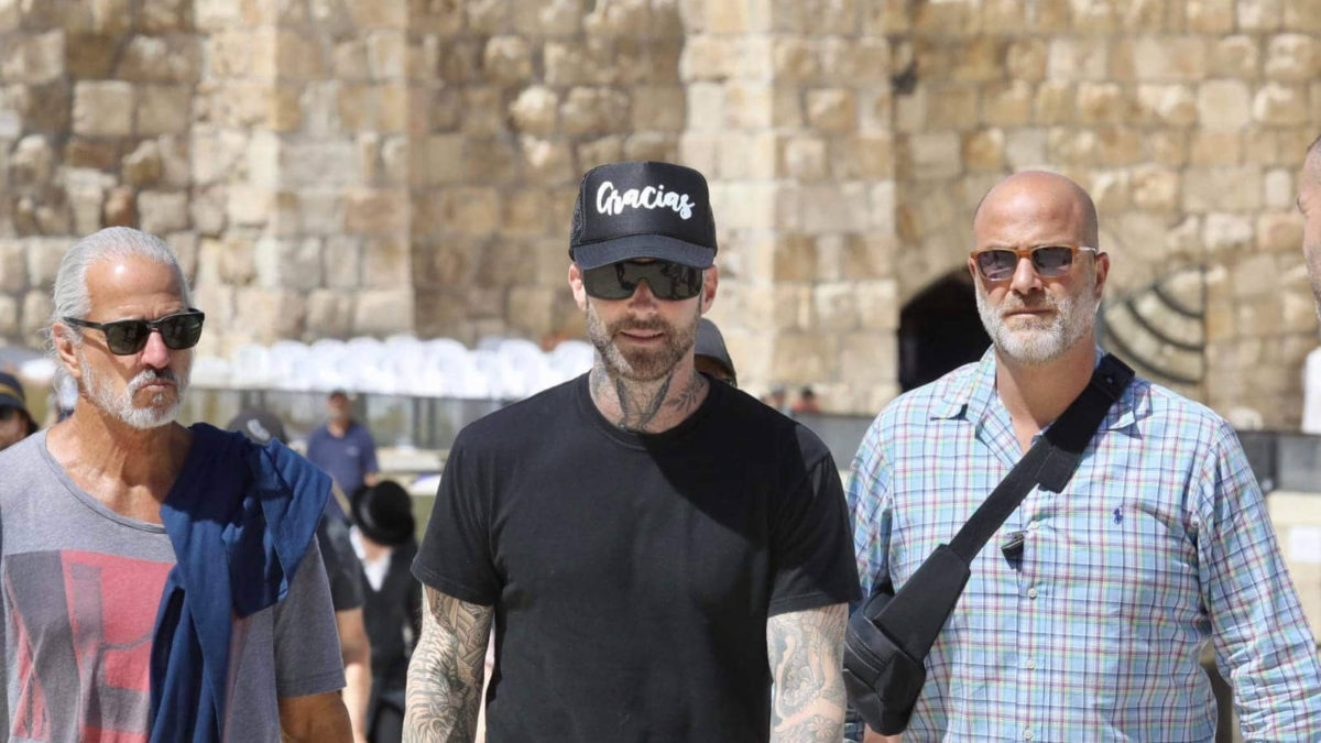 Maroon 5 visita el Muro Occidental antes sus conciertos en Tel Aviv