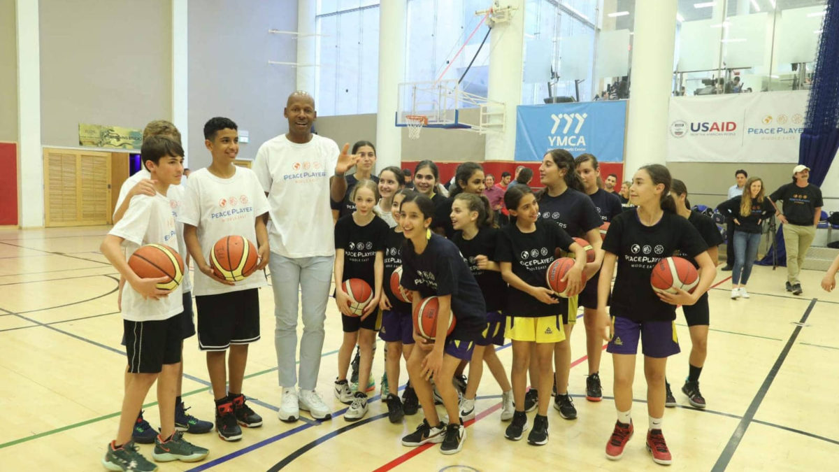 Ex estrella de la NBA Ray Allen promueve el entendimiento a través del deporte en Jerusalén