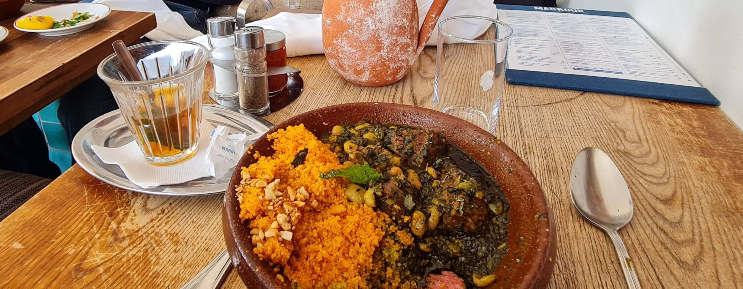 Amigos judíos de la infancia abren restaurante que sirve cuscús tunecino en París