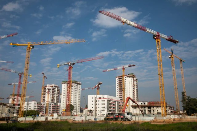 La escasez de trabajadores extranjeros provocará una subida del 20% en el precio de la vivienda