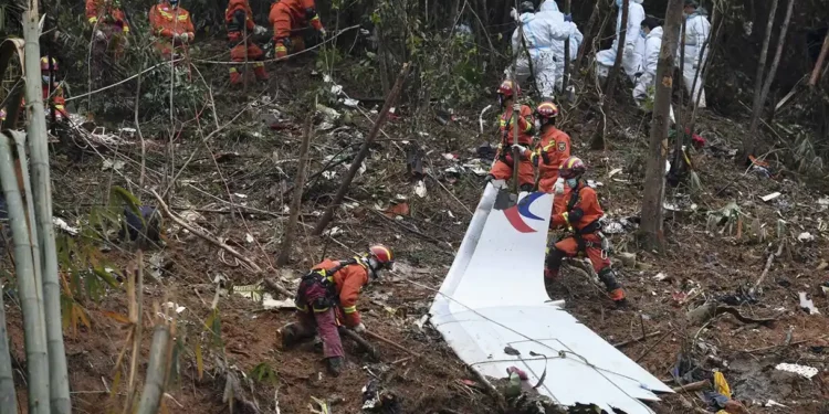 La caja negra de China Eastern apunta a una caída en picado intencionada