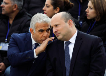 Bennett y Lapid se reúnen con los jefes de la coalición en plena crisis política