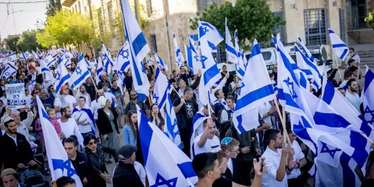 Policía israelí advierte sobre propaganda terrorista iraní en la Marcha de las Banderas