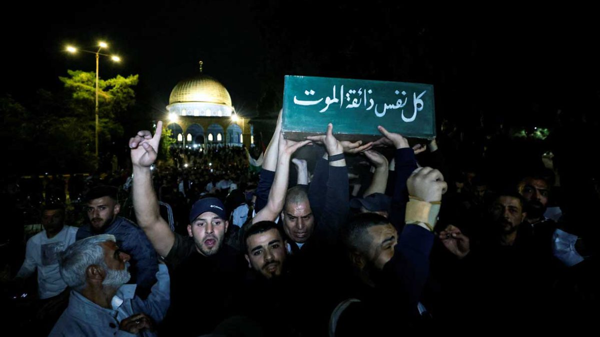 Funeral de un islamista en el Monte del Templo provoca enfrentamientos: palestinos intentan arrollar a policías israelíes