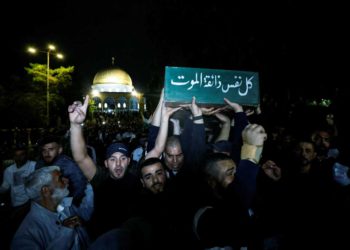 Funeral de un islamista en el Monte del Templo provoca enfrentamientos: palestinos intentan arrollar a policías israelíes