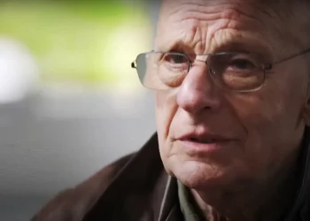Un programa de televisión del Reino Unido sobre las raíces familiares asegura a un superviviente del Holocausto que su padre no era un nazi como él temía