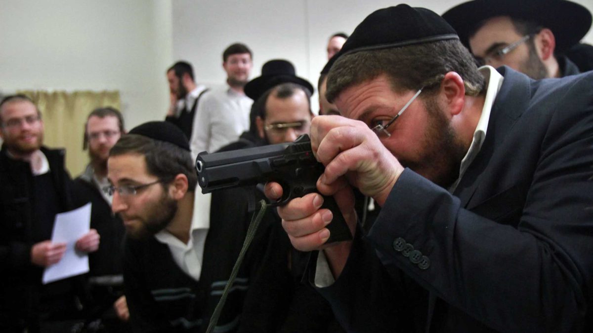 Los jasidim tienen instrucciones de llevar armas en Shabat