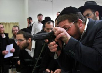 Los jasidim tienen instrucciones de llevar armas en Shabat