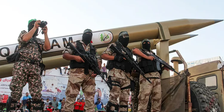 Antes de la Marcha de las Banderas en Jerusalén: Los terroristas preparan cohetes mientras Israel alista los refugios