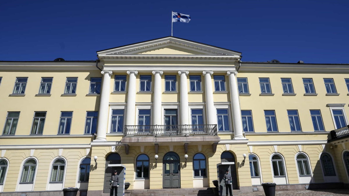 El Palacio Presidencial de Finlandia en Helsinki, Finlandia, el 13 de mayo de 2022. Los líderes de Finlandia dijeron el jueves que están a favor de solicitar rápidamente el ingreso en la OTAN, allanando el camino para una expansión histórica de la alianza que podría asestar un duro golpe a Rusia mientras su ejército lucha con su guerra en Ucrania. (AP Photo/Martin Meissner)