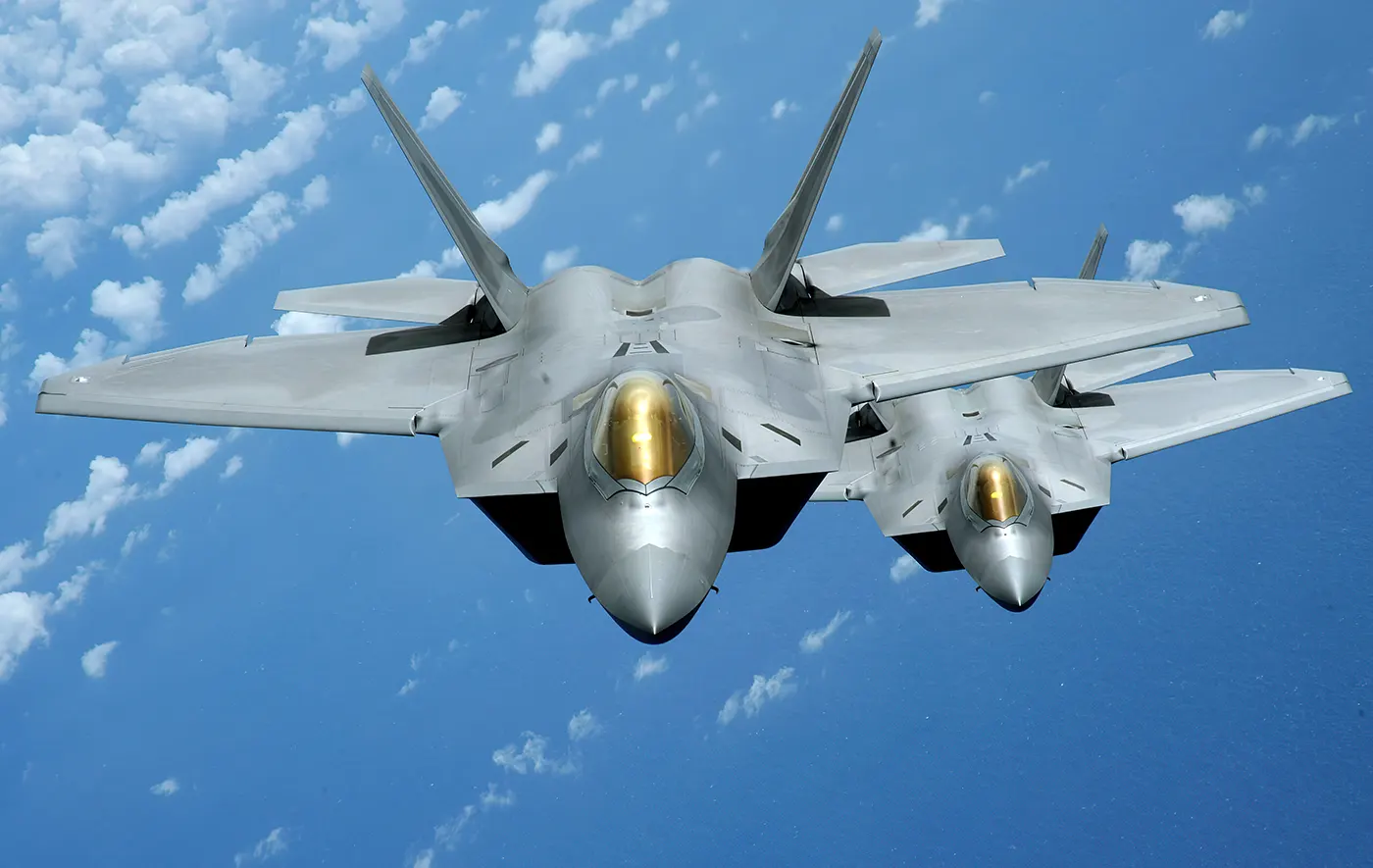 ¿Puede China derribar el caza furtivo F-22 Raptor?