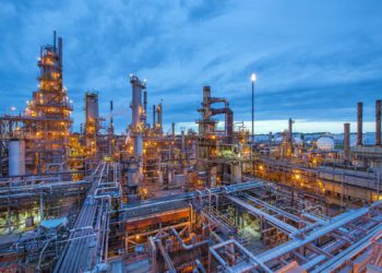 Las llamas visibles en las antorchas son el mejor indicio de una antorcha que funciona bien, como ésta de la refinería de Marathon Petroleum Corporation en Canton, Ohio.