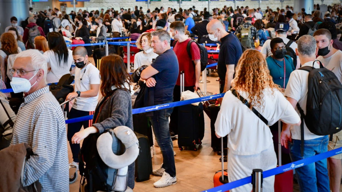 Avión retenido en Ben-Gurion tras recibir los pasajeros fotos amenazantes