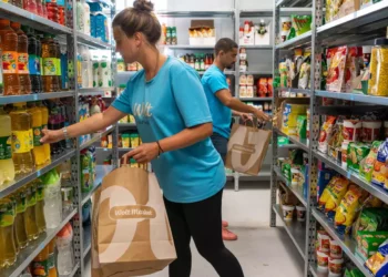 Wolt lanza la entrega de comestibles desde su nueva tienda en Tel Aviv