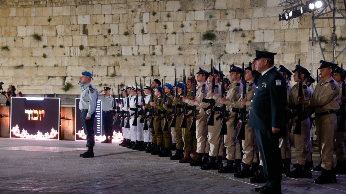 Las sirenas suenan en todo el país mientras Israel llora a los soldados caídos y a las víctimas del terrorismo